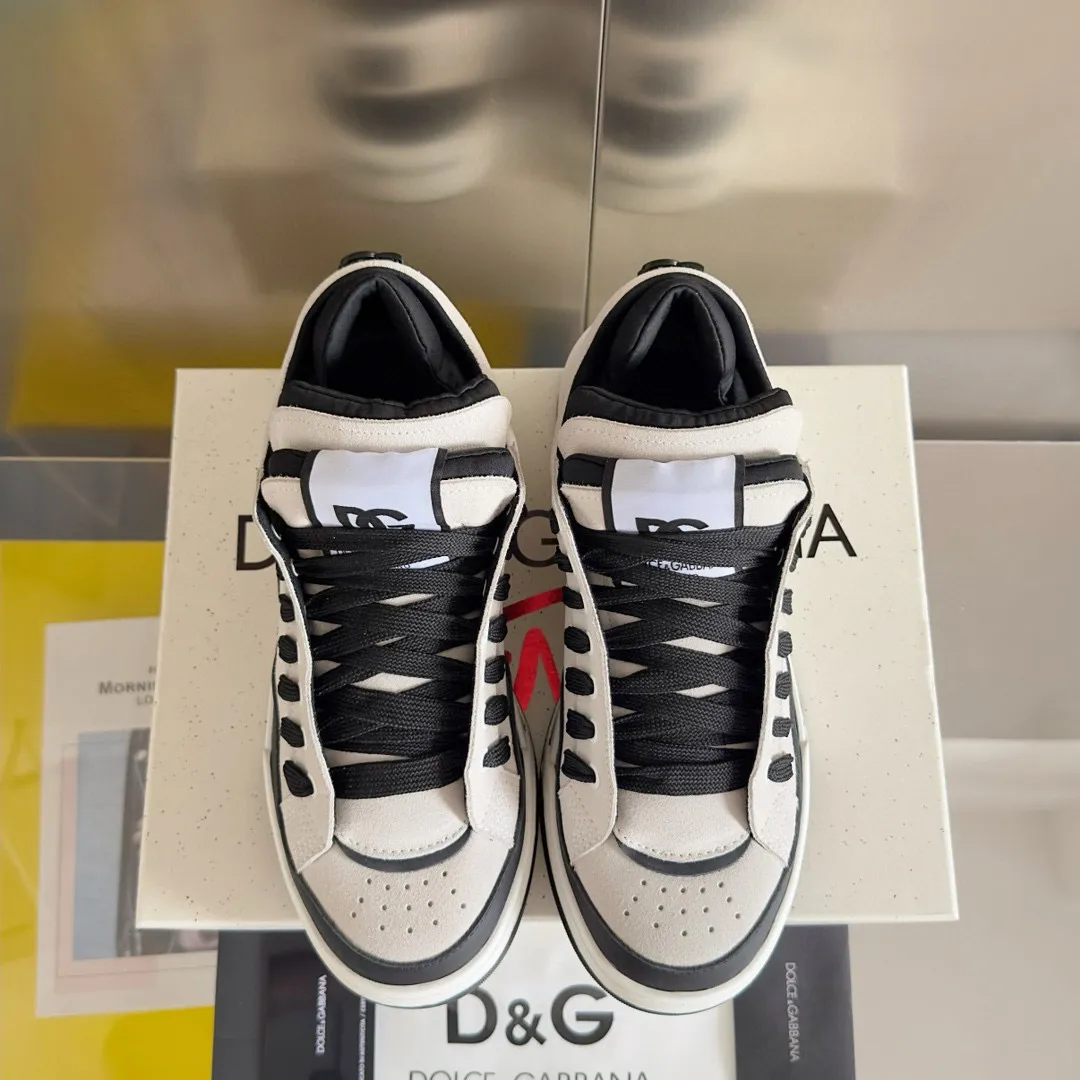 Factory price: 458💰D&G's latest Cushion series casual sports shoes, dad shoes, running shoes, original purchase and development, production, handmade, but always looking to the future. The new Cushion sneakers feature a two-tone suede upper accented by a mesh contrasting printed DG cross logo on the side. The lightweight, grippy rubber outsole is innovatively designed to provide excellent performance, while the jacquard label adds timeless style. Exquisite packaging at the delivery counter🛍📦 ▪️ Fabric: Original custom-made first-layer cowhide ▪️ Lining: Original custom-made breathable towel lining ▪️ Sole: Original open-molded rubber material ▪️ Bottom thickness: 3.5CM ▪️ Size: Men's 38-44, customized 45